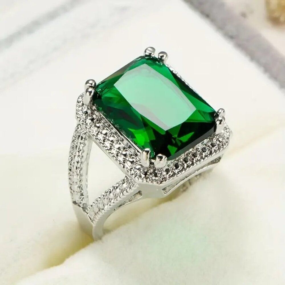 Men's Elegant Green and Silver Fashion Jewelry Ring Accessory Size 7